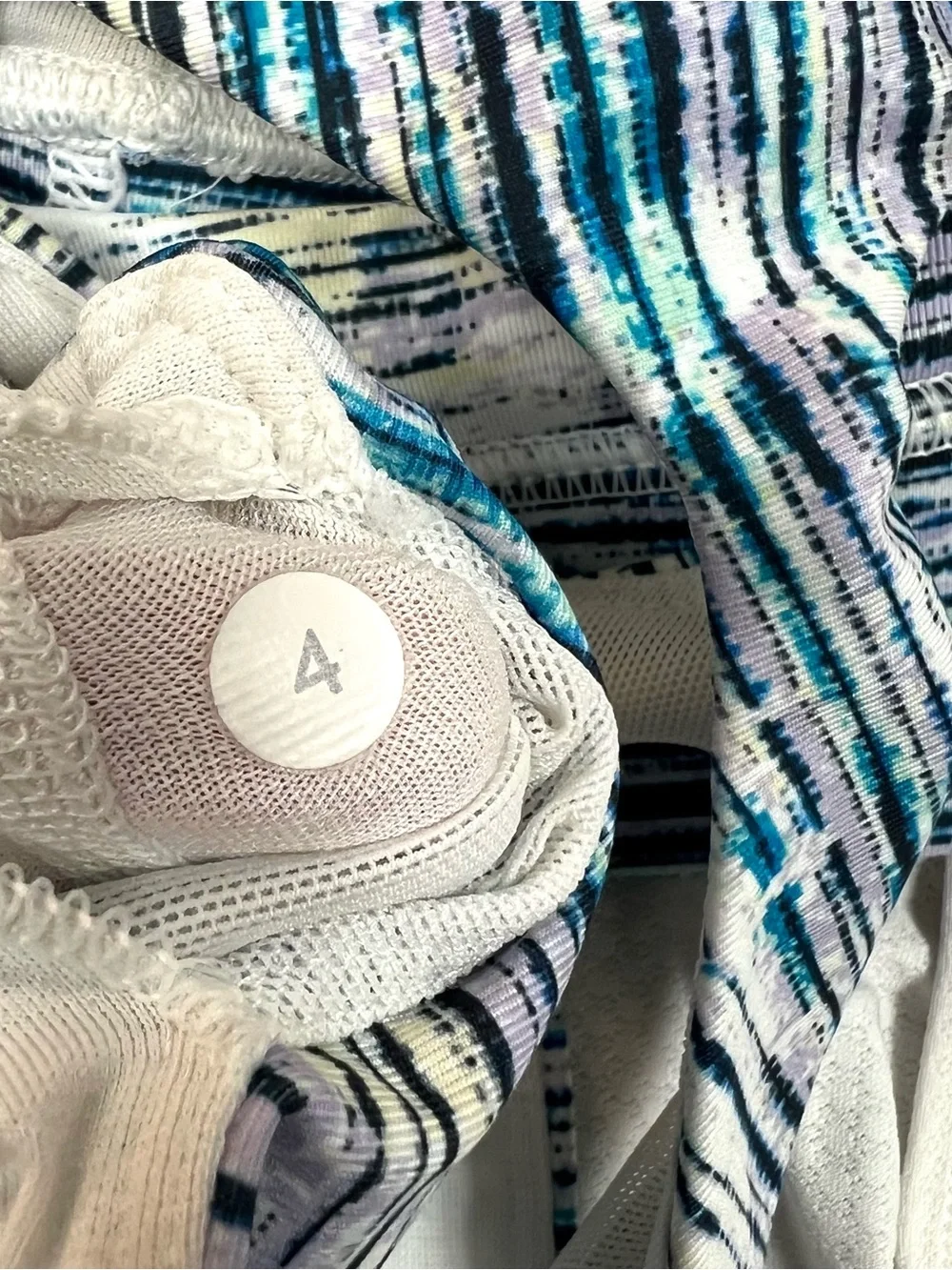 Lululemon White Blue Built In Bra Mesh Tank Top Size 4 Athletic Gym Running